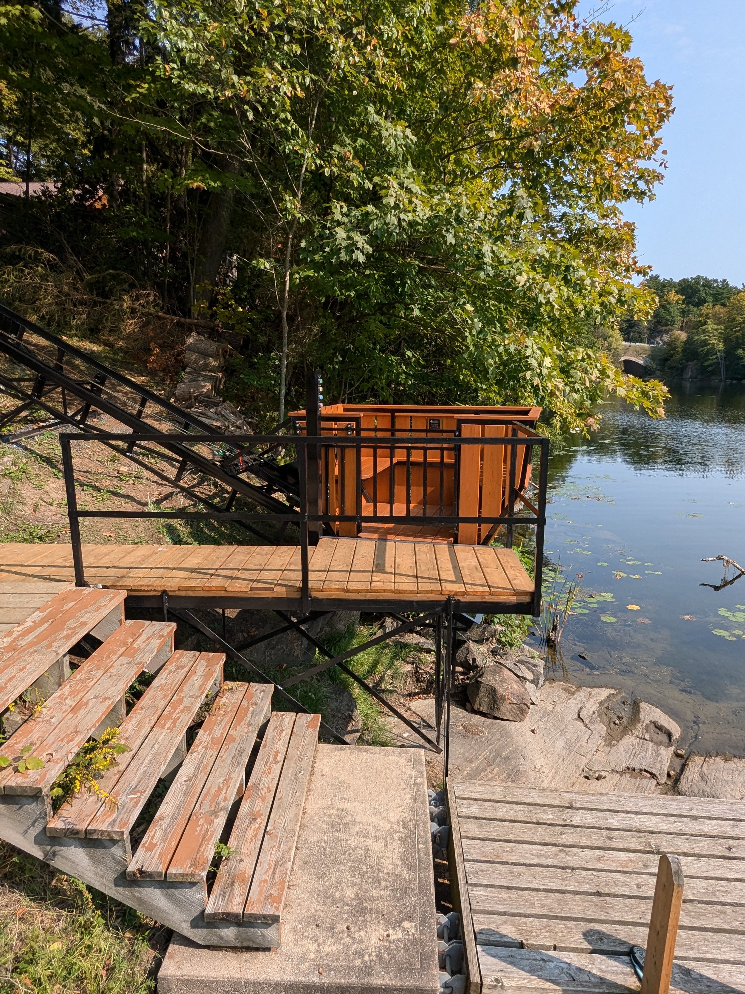 The lower station was positioned just before the waterline, allowing unobstructed movement below.