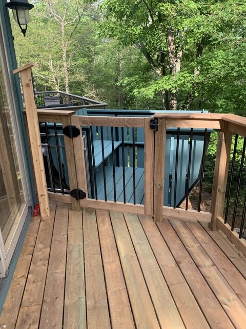 The owner did a lovely job finishing the upper-station railing and gate. Everyone was ready to ride as soon as all the safety systems were complete and tested.